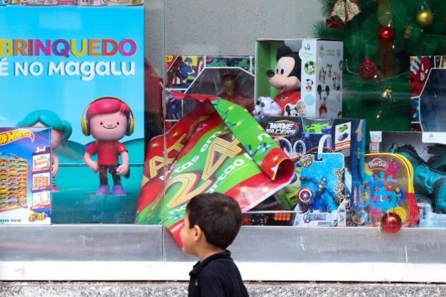 SP - COMÉRCIO/NATAL - ECONOMIA - Movimento no calçadão da 13 de Maio, principal rua do comércio da região central de Campinas, no interior de São Paulo, nesta terça-feira, 20, visando as vendas de Natal. 20/12/2022 - Foto: 
