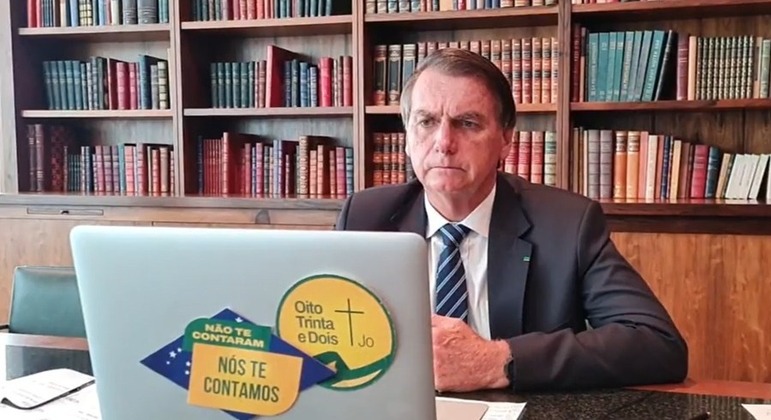 Presidente Bolsonaro em live nesta quarta-feira (12)