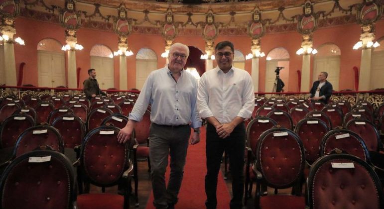 Presidente da Alemanha, Frank-Walter Steinmeier, com o governador do Amazonas, Wilson Lima, no Teatro Amazonas