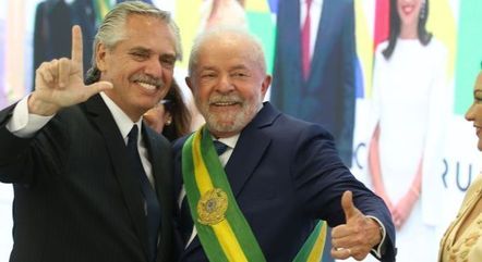 Alberto Fernández cumprimenta Lula na posse
