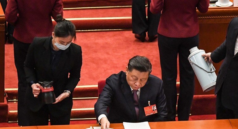 Presidente da China, Xi Jinping, durante evento oficial nesta terça-feira (8)
