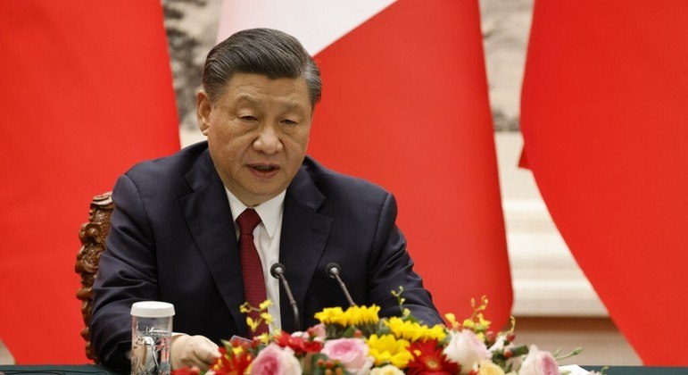 Presidente da China, Xi Jinping, tenta pressionar Taiwan com exercícios militares