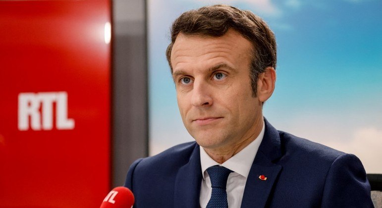 Presidente da França, Emmanuel Macron, durante entrevista à rádio RTL