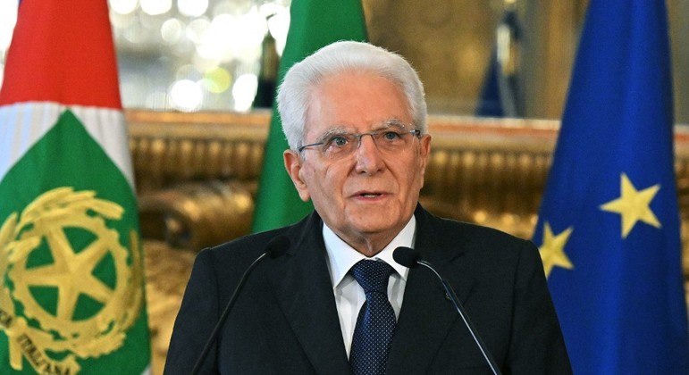 O presidente da Itália, Sergio Mattarella, dissolveu o Parlamento nesta quinta-feira (21)