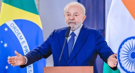 'Dói em pé, dói deitado, e não tem remédio', diz Lula