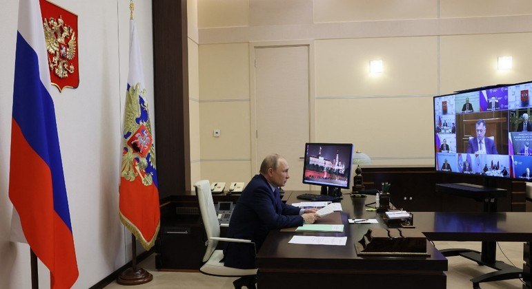 Presidente da Rússia, Vladimir Putin, em reunião com ministros