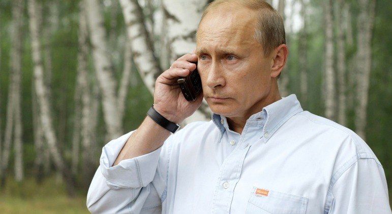 Russos precisaram voltar décadas no tempo para poder usar celulares
