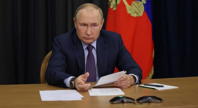 Vladimir Putin assinará documento que confirma anexação nesta sexta-feira (30)