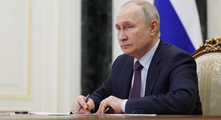 Presidente da Rússia, Vladimir Putin, assinou a convocação de milhares de militares