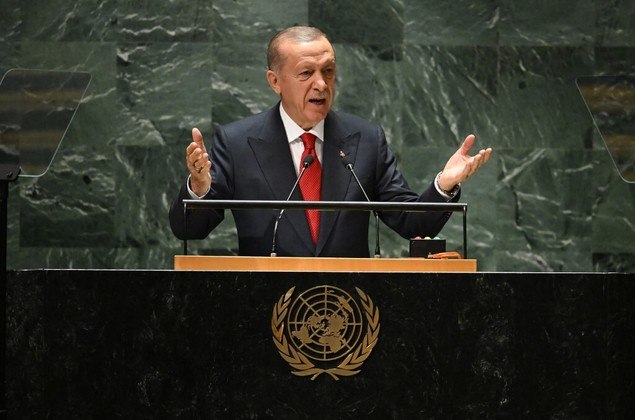 O presidente da Turquia, Recep Tayyip Erdogan, destacou, na terça-feira (19), durante a Assembleia-Geral da ONU, os esforços do país para contribuir com a paz entre Rússia e Ucrânia, que estão em guerra há mais de 550 dias.