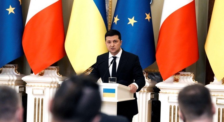 Presidente Volodymyr Zelensky pede ao Ocidente que não incentive tensões entre Ucrânia e Rússia