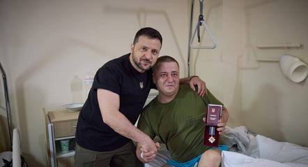Zelenski em visita a um hospital