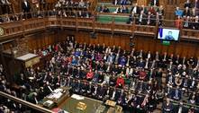 'Lutaremos até o fim', diz Zelenski ao Parlamento britânico