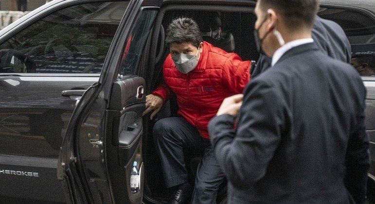 Presidente do Peru, Pedro Castillo, foi ao Ministério Público prestar depoimento