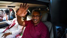 Presidente do Sri Lanka deixa país em avião militar após protestos e invasão de residência oficial