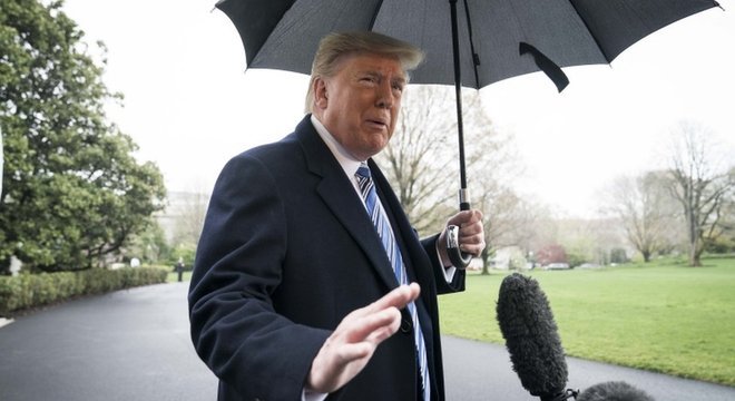 Trump minimizou o risco de coronavírus no país desde início da pandemia

