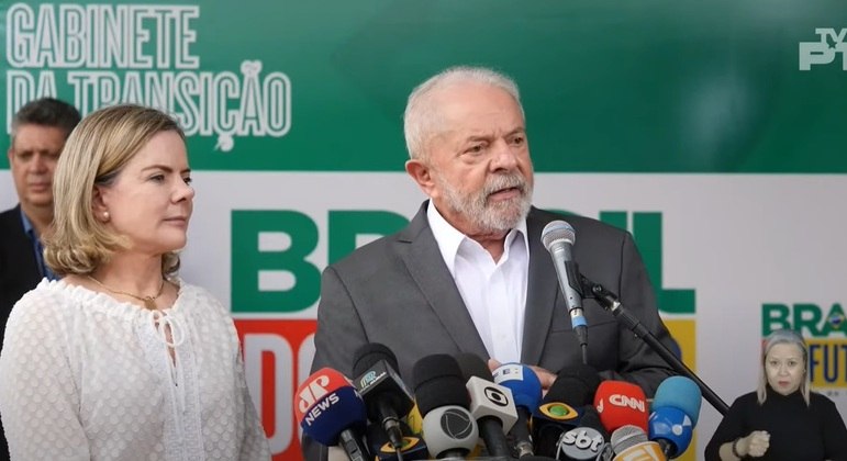 Presidente eleito, Luiz Inácio Lula da Silva, durante coletiva de imprensa no CCBB