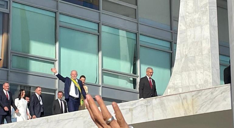 Presidente Lula recebe faixa presidencial