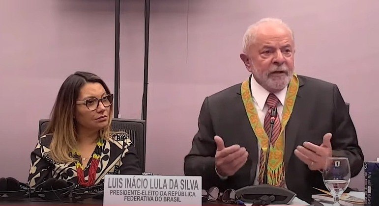 Presidente eleito Luiz Inácio Lula da Silva ao lado da primeira-dama, Janja, na COP27