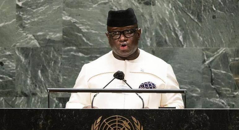 Presidente Julius Maada Bio diz que país exorciza 'horrores de um passado cruel'
