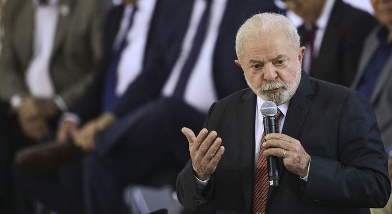 Presidente Lula durante discurso em evento com as centrais sindicais