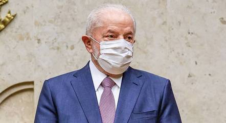 Lula deve ficar internado no hospital até o dia 3