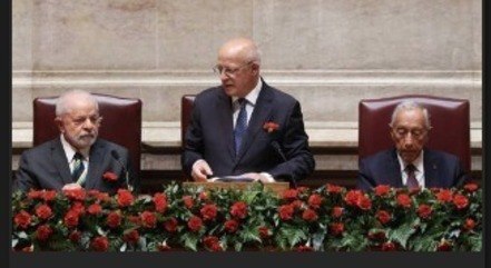 Presidente Lula aguarda para discursar no Parlamento de Portugal