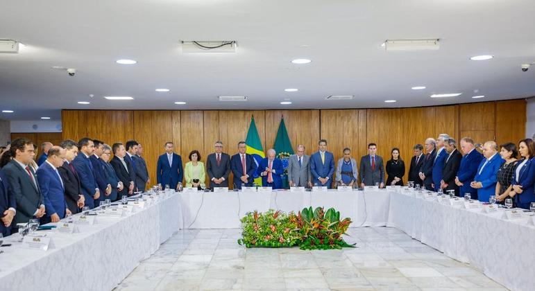 Presidente Lula e ministros do governo em minuto de silêncio pela morte de crianças em SC