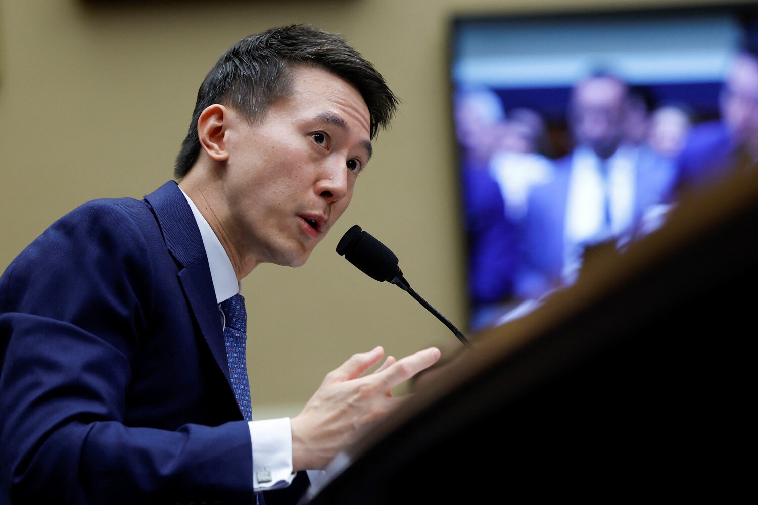 O executivo-chefe do TikTok, Shou Zi Chew, durante depoimento no Congresso dos EUA (REUTERS/Evelyn Hockstein - 23.03.2023)