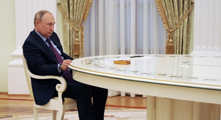 Presidente Vladimir Putin deseja enviar tropas russas aos territórios separatistas ucranianos