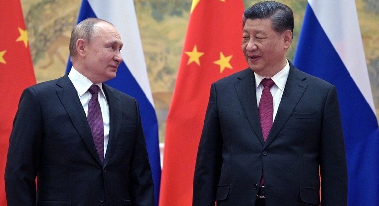 Presidentes Vladimir Putin e Xi Jinping se encontraram na China em fevereiro deste ano 