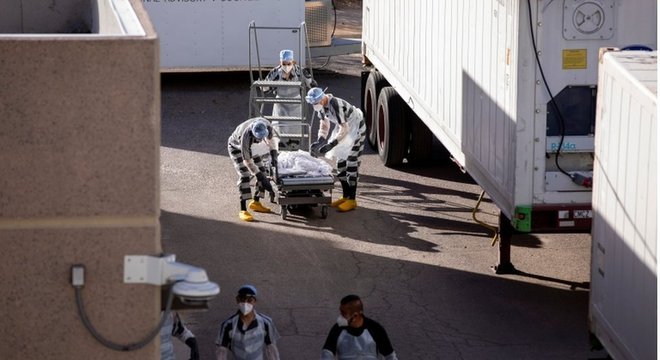 Presidiários ajudam a mover corpos de pacientes da covid-19 em El Paso