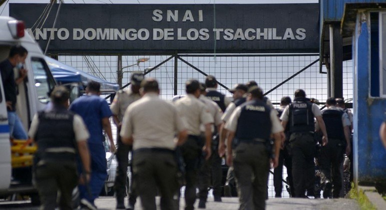 Polícia Nacional do Equador foi ao local para ajudar agentes do presídio