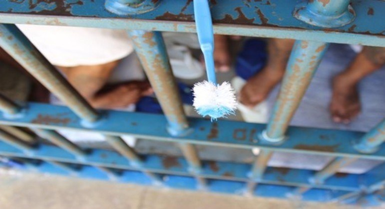 População prisional sofre com a falta de produtos de higiene adequados