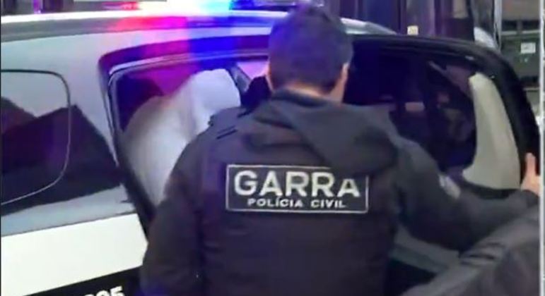 Suspeitos são levados para a sede do DHPP para prestar depoimento