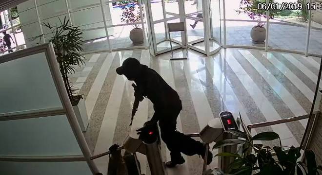 Suspeito em fuga após tentativa de roubo contra a empresa de guarda valores