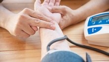 Mulheres desenvolvem pressão alta mais cedo que homens