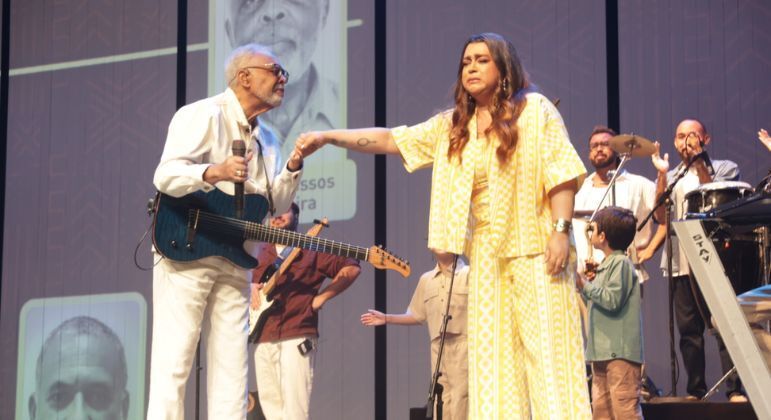 Preta Gil se emociona ao retomar shows ao lado do pai e dos irmãos