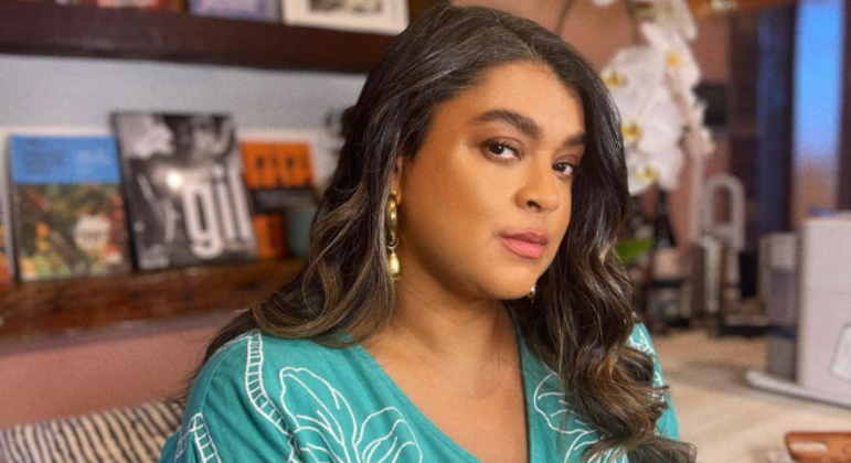 Preta Gil, que enfrenta um câncer no intestino, voltou aos palcos no mês passado, e desde o diagnóstico da doença, recebeu muito apoio da família e dos amigos. Porém, em abril, ela descobriu que o agora ex-marido, Rodrigo Godoy, a traía com sua ex-stylist, Ingrid Lima, e outras mulheres. A cantora tentou seguir a vida mesmo com as dificuldades, curtiu com os amigos, foi homenageada em vários shows, mas, além de ter se afastado das redes sociais, teve uma recaída ao ser internada, na última sexta-feira (21), por causa de uma crise de ansiedade. Confira, a seguir, como está a vida de Preta