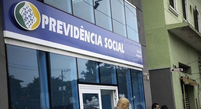 Revisão de aposentadoria beneficia quem tinha bons salários antes de 1994