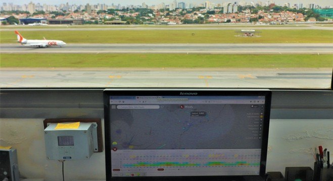 Sistema de monitoramento meteorológico da FAB no aeroporto de Congonhas