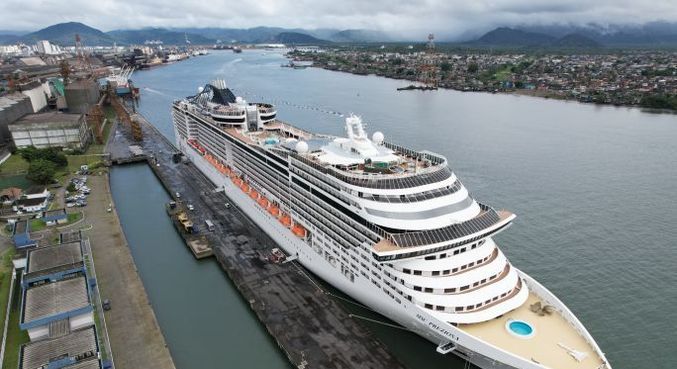 Navio MSC Preziosa, que vai iniciar cruzeiro no porto de Santos