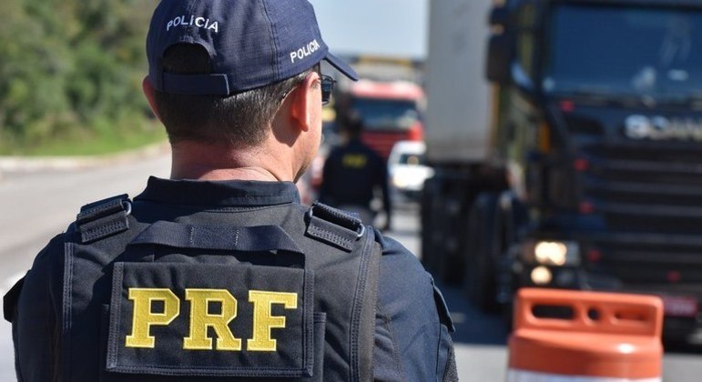 Polícia Rodoviária Federal vai intensificar fiscalização no fim de semana do Réveillon