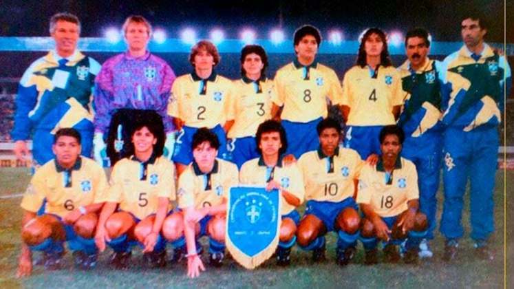 Primeira Copa do Mundo - A Fifa lançou a primeira Copa Feminina em 1991. A CBF já havia assumido o time, mas ainda estava longe de ser profissional como o masculino. Com menos de um ano de preparação, e com a base que disputou o torneio experimental, as brasileiras foram eliminadas na primeira fase.