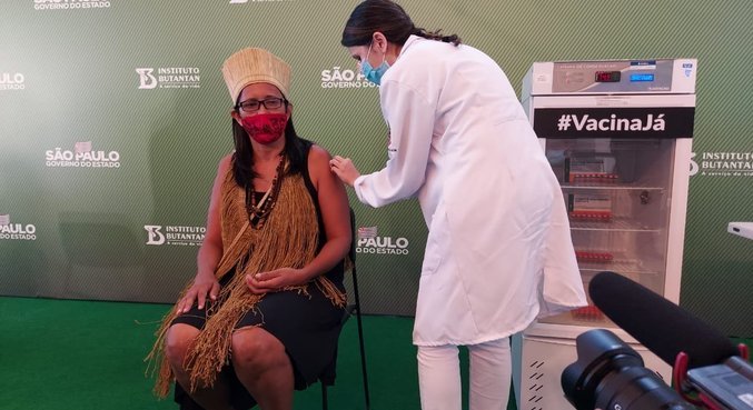 Primeira indígena vacinada no país, Vanuzia Santos é técnica em enfermagem