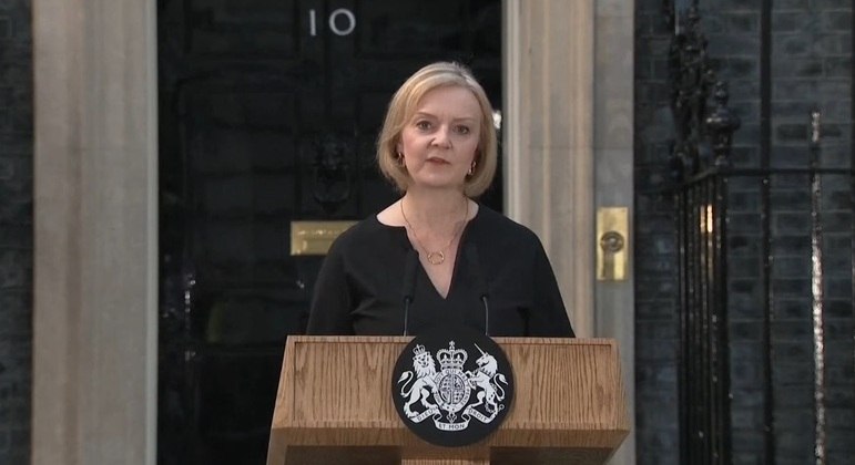 Liz Truss fez pronunciamento em frente à sede do governo do Reino Unido