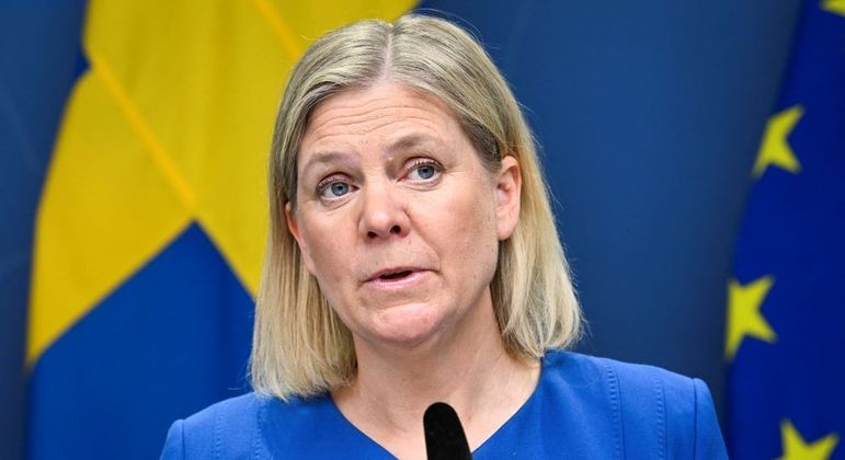 Magdalena Andersson, primeira-ministra sueca, durante anúncio nesta segunda (16)