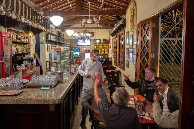 Sócios de bar e restaurante defendem cautela na reabertura em SP