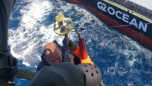 FAB resgata tripulante que passou mal em navio