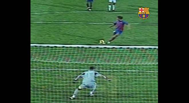 Veja 20 momentos que Ronaldinho Gaúcho destruiu o adversário